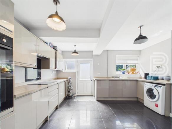 Kitchen (2).jpg