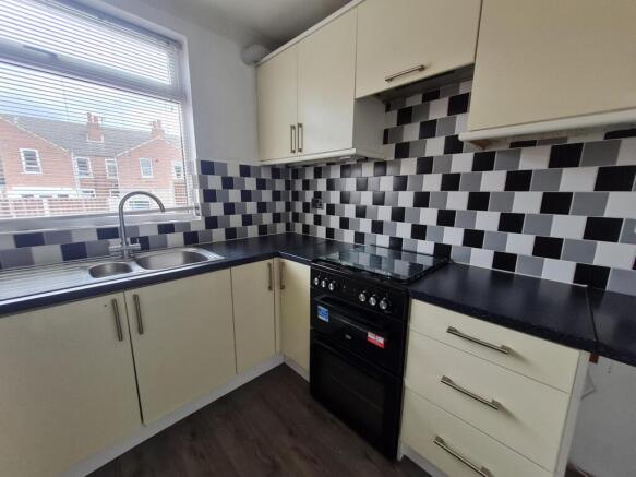 2 bed Terraced to rent Image 9