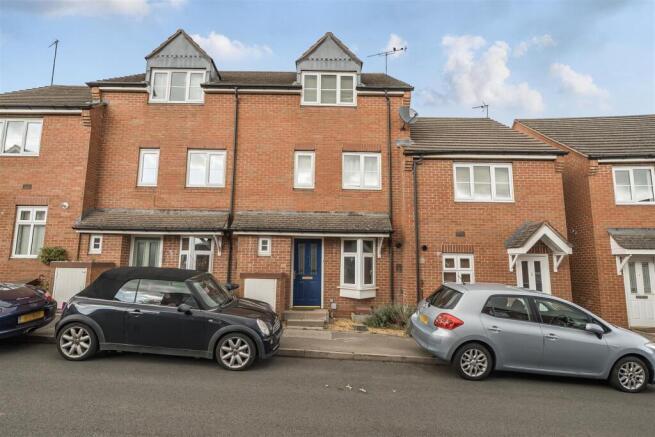 38 Stowe Drive, Rugby