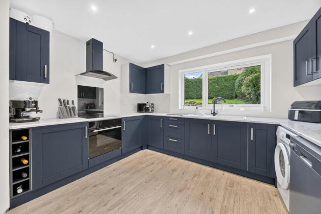 37, Fall Lane, Hartshead, WF15 photo 4