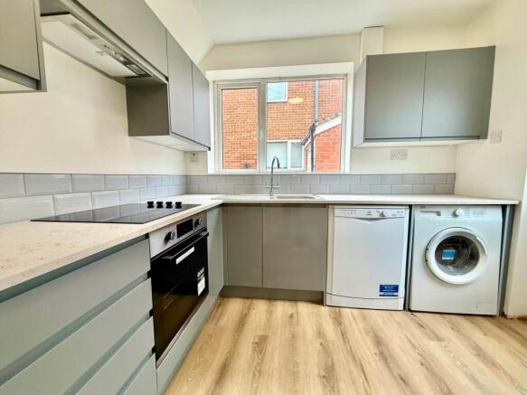 3 bed Semi-Detached to rent Image 8