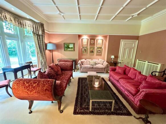 6 bed Detached for sale Image 8