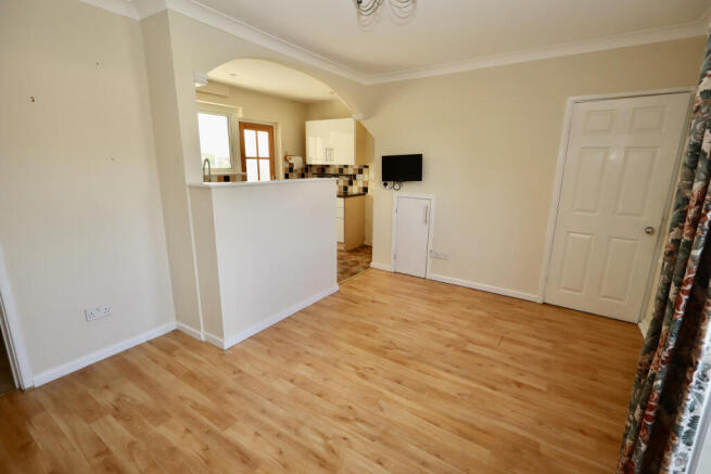 Dining room to kitchen