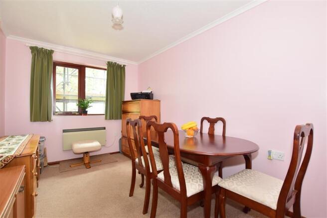 Bedroom 2/Dining Room
