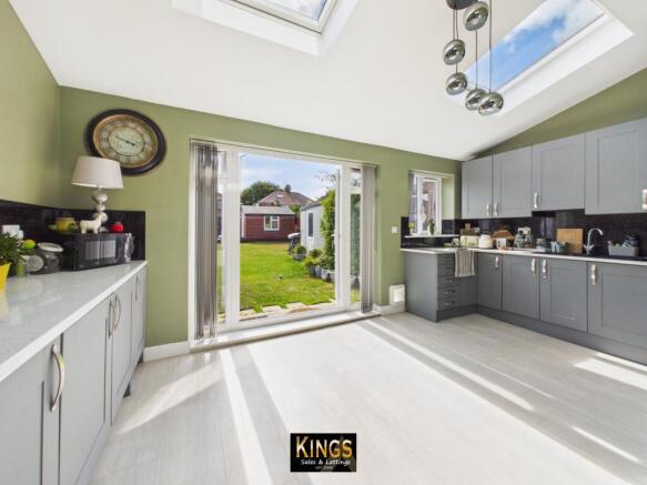 4 bed Semi-Detached for sale Image 12