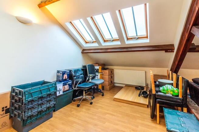 2 bed Apartment to rent Image 4