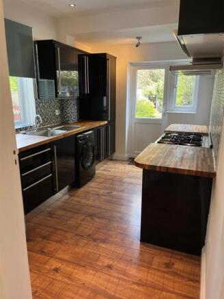 Kitchen 2.jpg