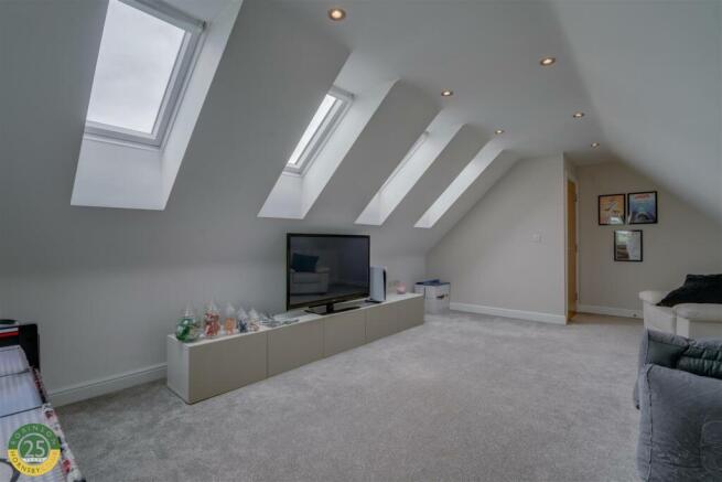 Bedroom 5- 3.jpg