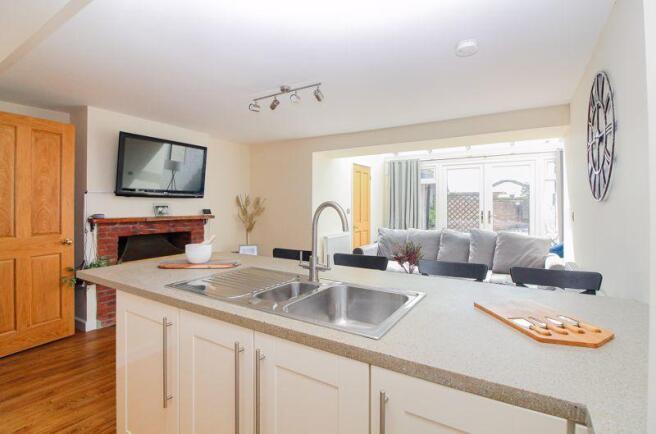 Kitchen/Sittin...