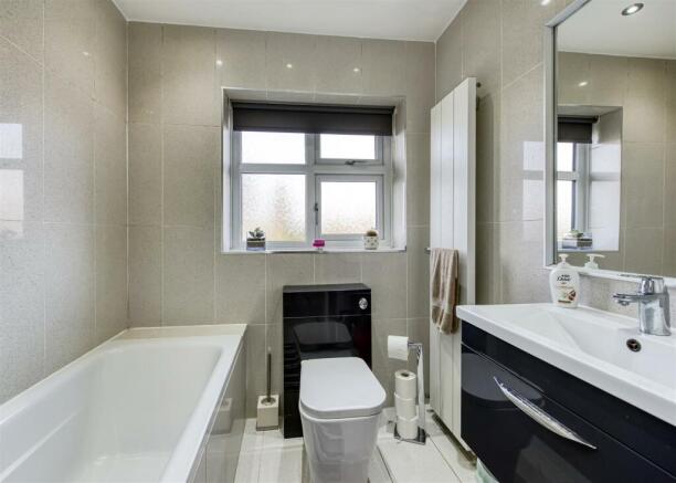 288b Penn Road-bathroom.jpg