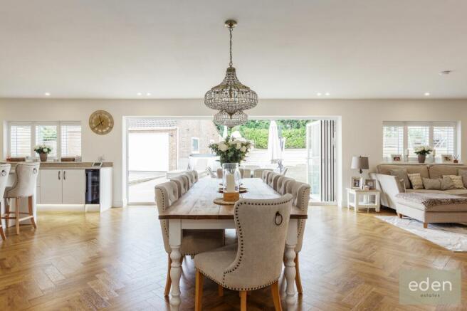 LOUNGE/KITCHEN/DINING ROOM