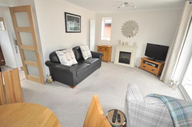 SITTING / DINING ROOM