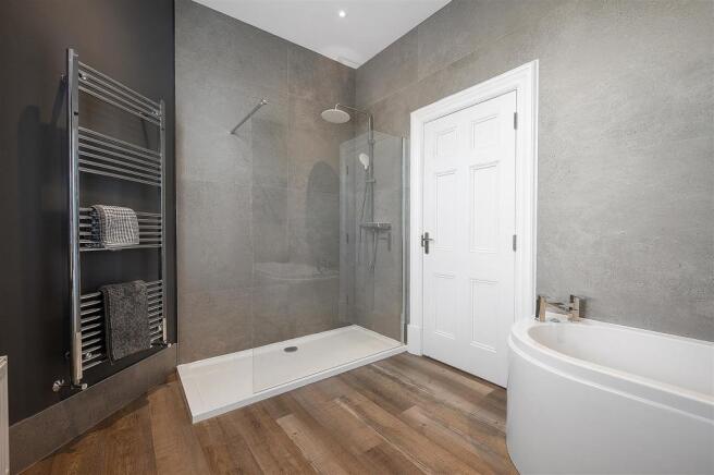 Main En-Suite