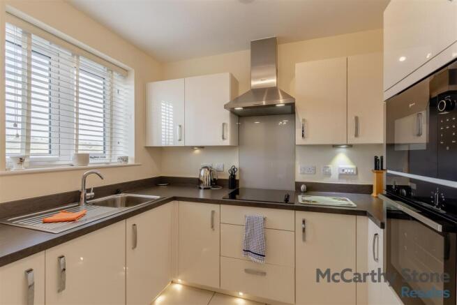 2 bed Apartment for sale Image 7