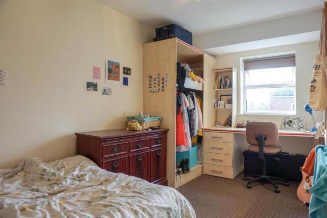 5 bed Flat to rent Image 6