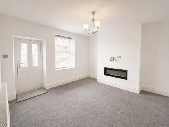 2 bed End of Terrace to rent Image 3
