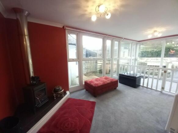 SUN ROOM/SNUG
