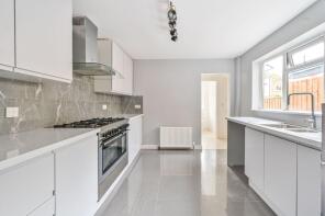 82, Ashville Road, London E11 4DU