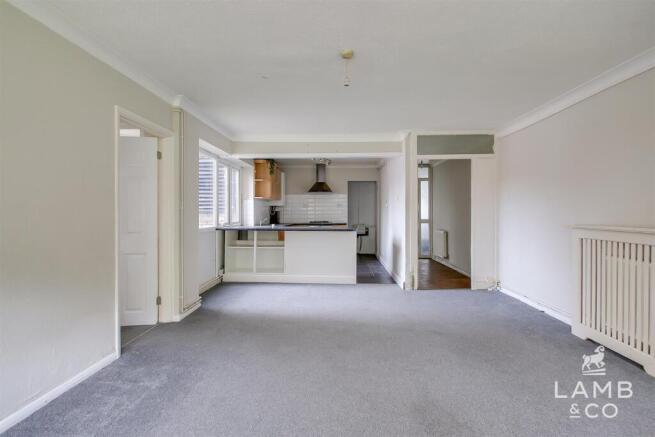 SITTING/DINING ROOM