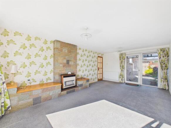 Good Sized Lounge