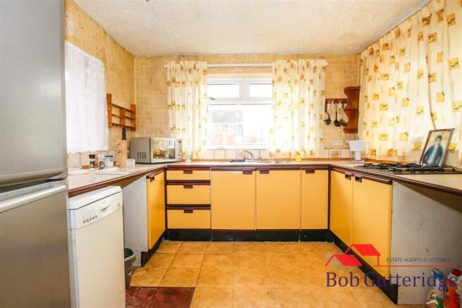 EXTENDED FITTED KITCHEN