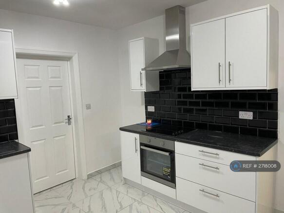 3 bed Semi-Detached to rent Image 7