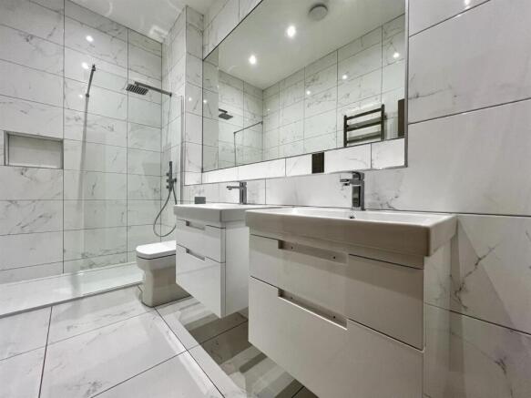1 bed Apartment to rent Image 11