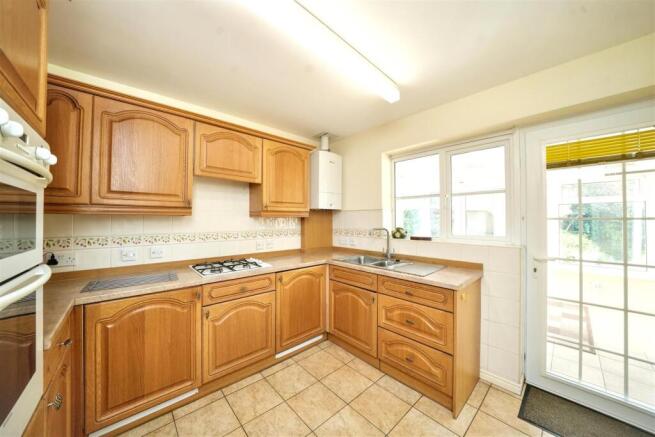 5 Hazelmere Drive, Castlecroft, Wolverhampton, WV3 8HB photo 4