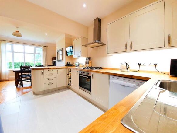 OPEN PLAN KITCHEN