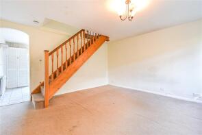 24, Falkland Garth, Newbury RG14 6PB