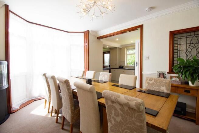 4 bed Semi-Detached for sale Image 5