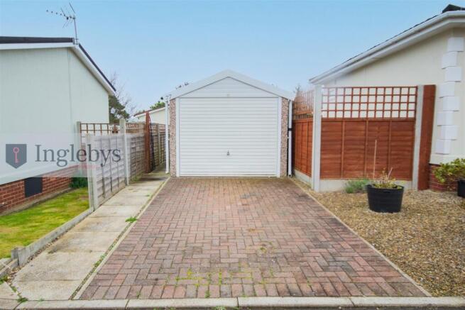 2 bed Park Home for sale Image 4