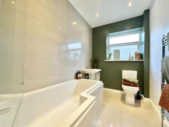 Family Bathroom.jpg