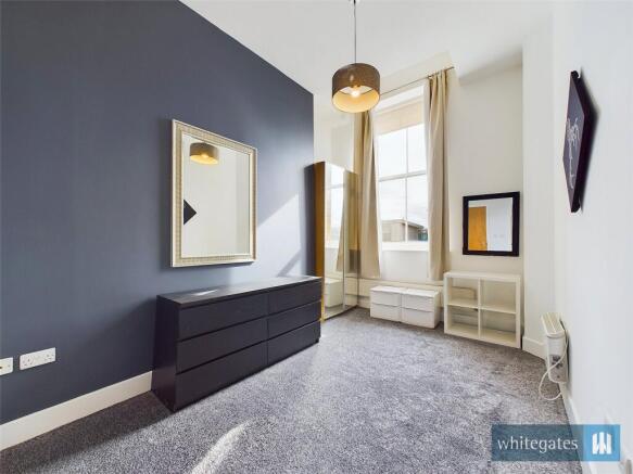 2 bed Apartment to rent Image 5