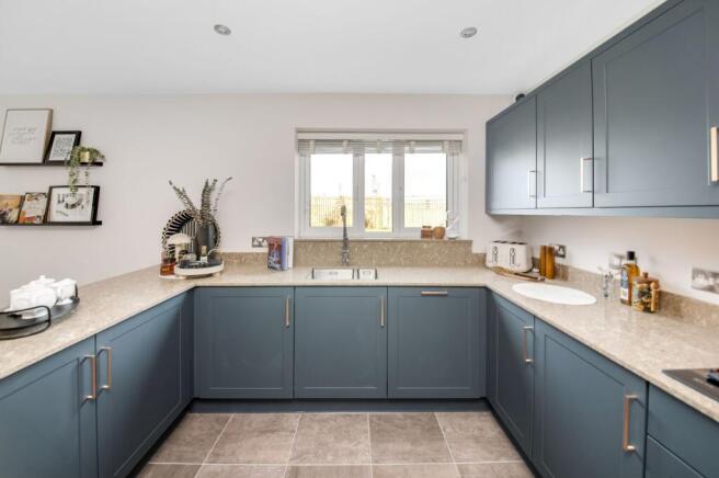 5 bed Detached for sale Image 12