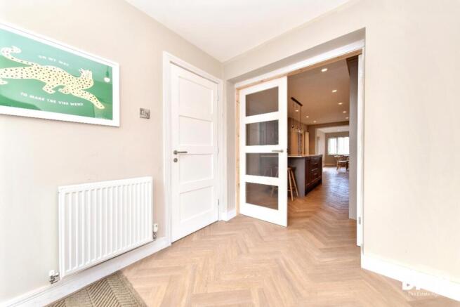 4 bed Detached for sale Image 9