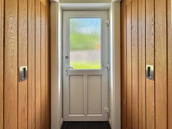 2 bed Semi-Detached to rent Image 5