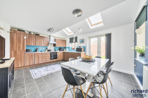 Cloatley Crescent, Royal Wootton Bassett, Royal Wootton Bassett, SN4