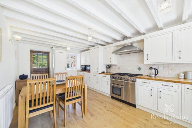 4 bed Link Detached House for sale Image 8