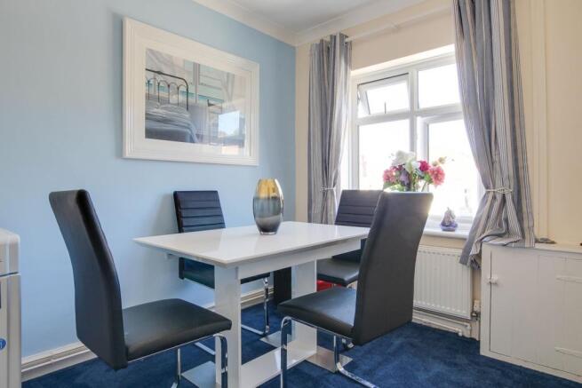 Bed 3 / Dining Room
