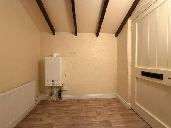 3 bed Semi-Detached to rent Image 8