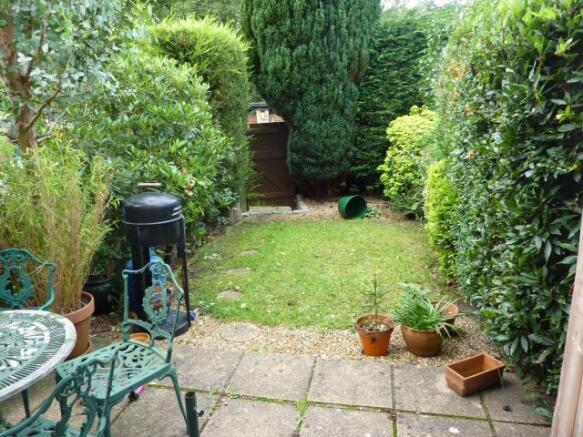 ENCLOSED REAR GARDEN