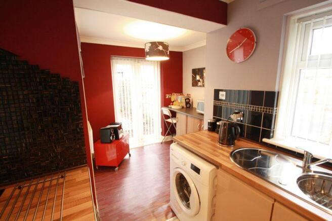 KITCHEN/BREAKFAST
