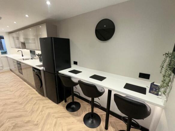 1 bed House Share to rent Image 5