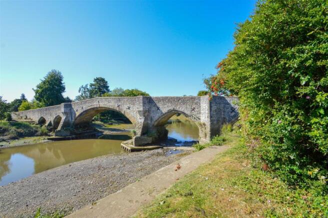 ## Aylesford Bridge to Rear.jpg
