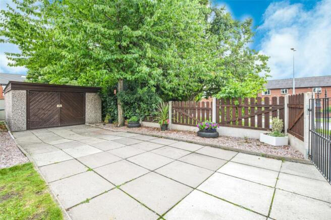 Garage / Driveway