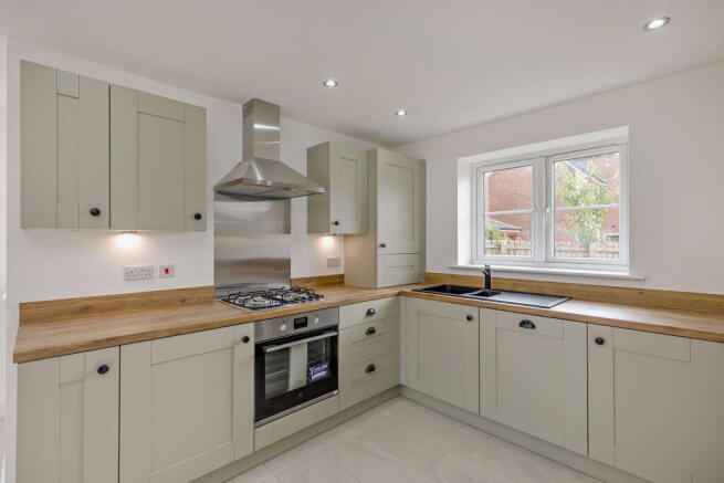 4 bed Detached for sale Image 7
