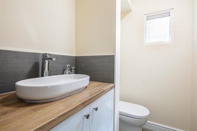 4 bed Detached for sale Image 8