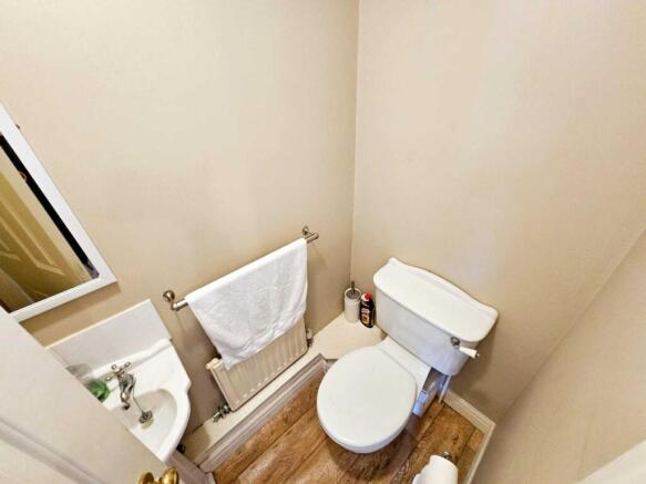 4 bed Detached for sale Image 10
