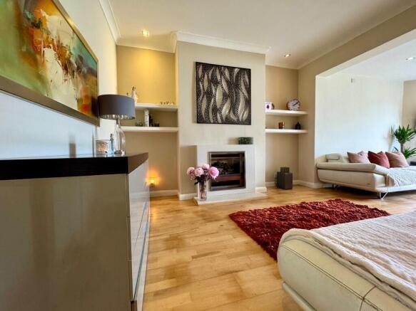 3 bed Semi-Detached for sale Image 6